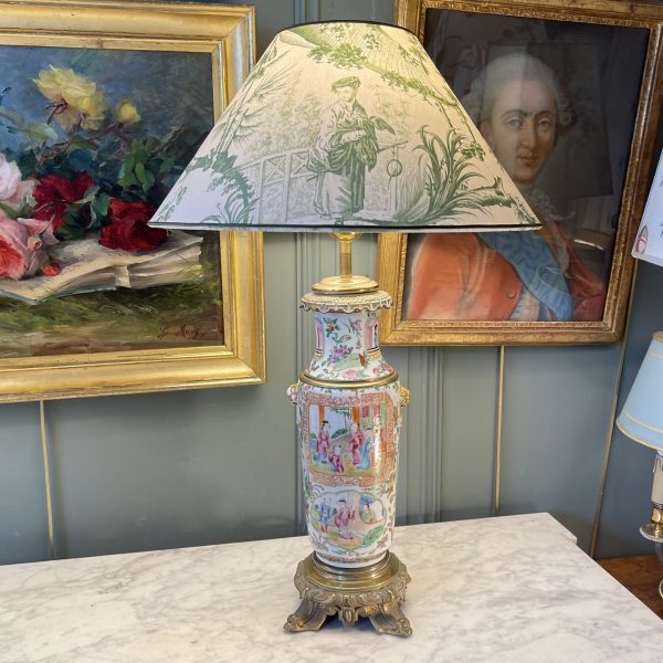 Grande Lampe En Porcelaine De Chine, Canton XIXème, hauteur 62.5 cm
