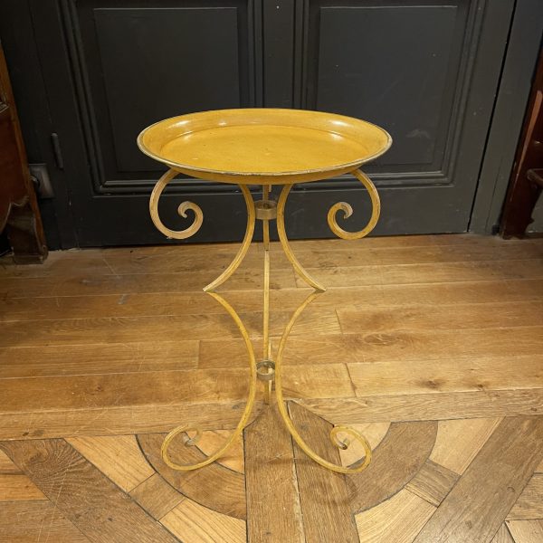 Petit Guéridon Tripode En Fer Forgé , Hauteur 50 cm