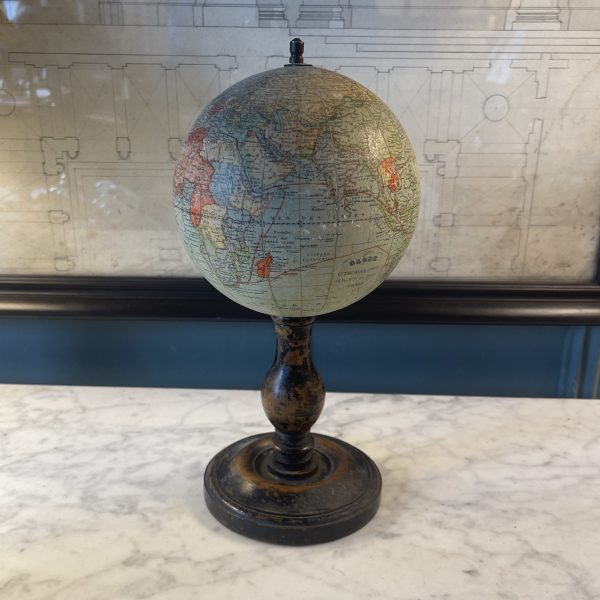 Globe Terrestre G. Thomas vers 1920