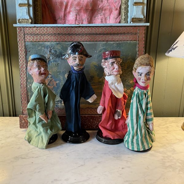 Série de quatre marionnettes de Guignol