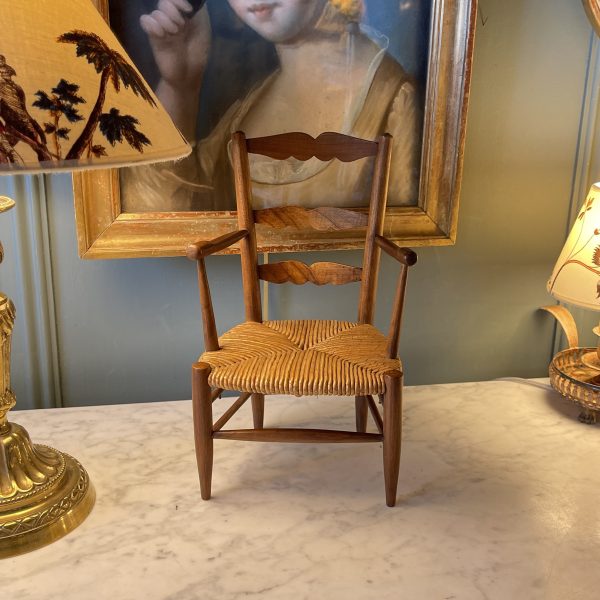 Fauteuil paillé miniature