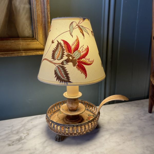 Petite lampe en tôle peinte, hauteur 24 cm