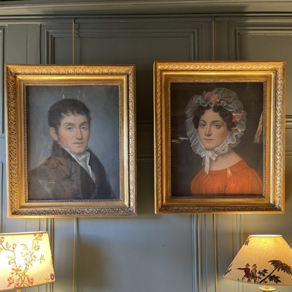 Paire de portraits, pastels datés 1826