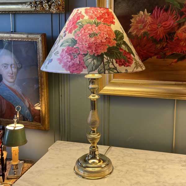 Grande lampe en bronze ciselé XIXème, hauteur 56 cm