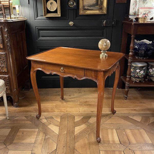 18th Century Cabaret Table