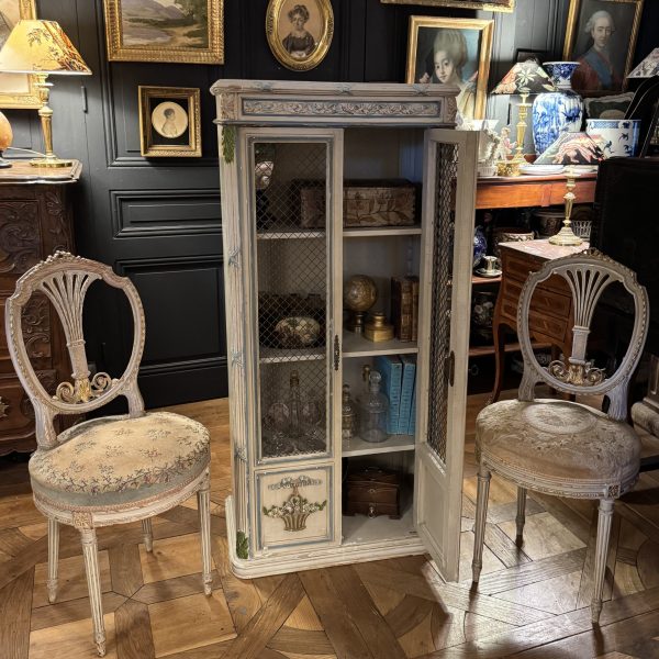 Petite vitrine en bois laqué style Louis XVI
