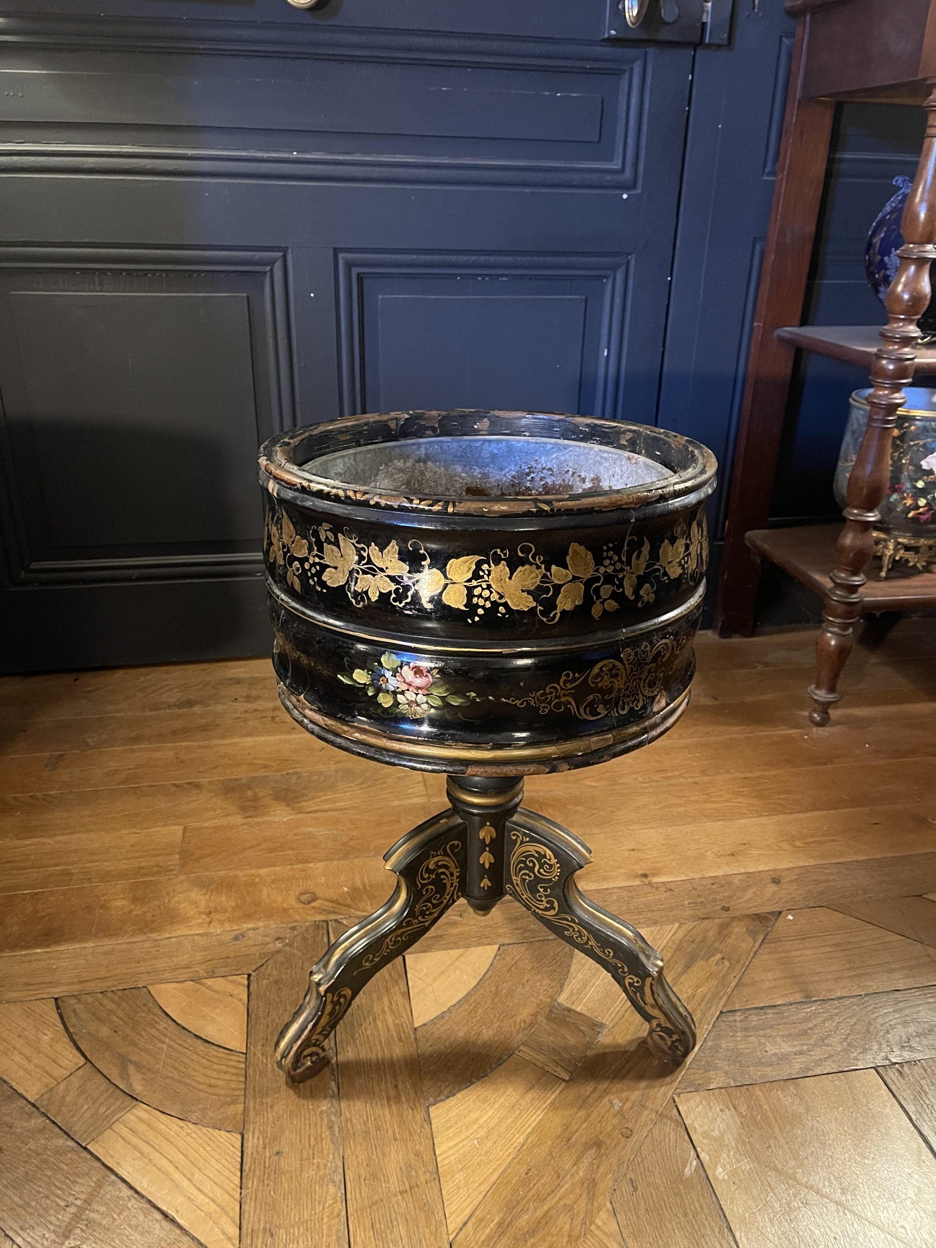 Ponvianne Antiquités jardinière NIII 2