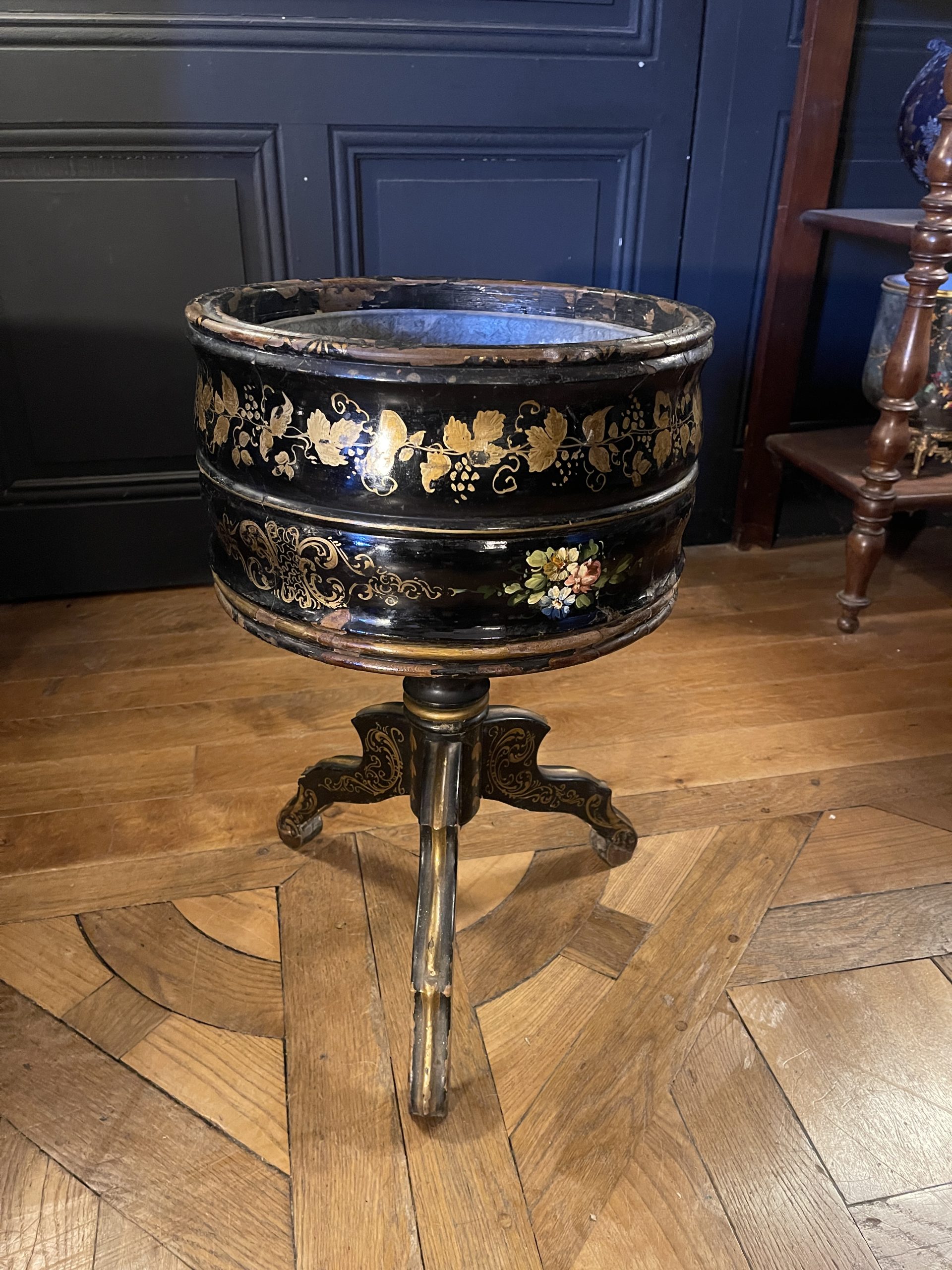 Ponvianne Antiquités jardinière NIII 3