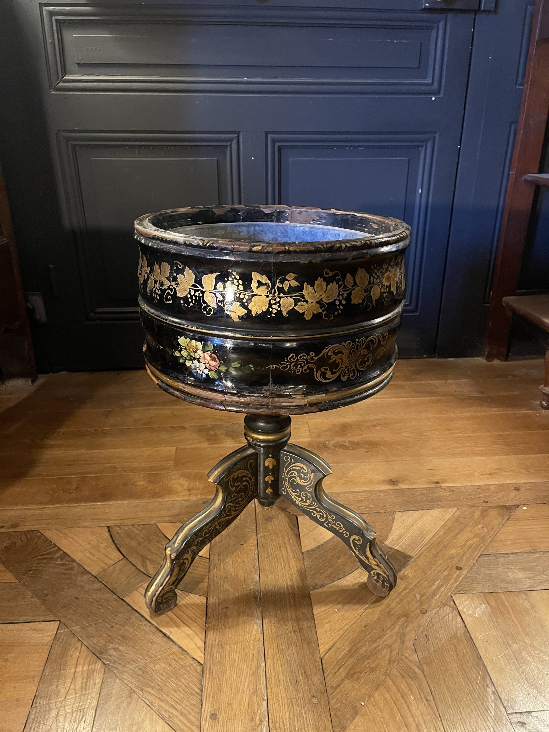 Ponvianne Antiquités jardinière NIII 4