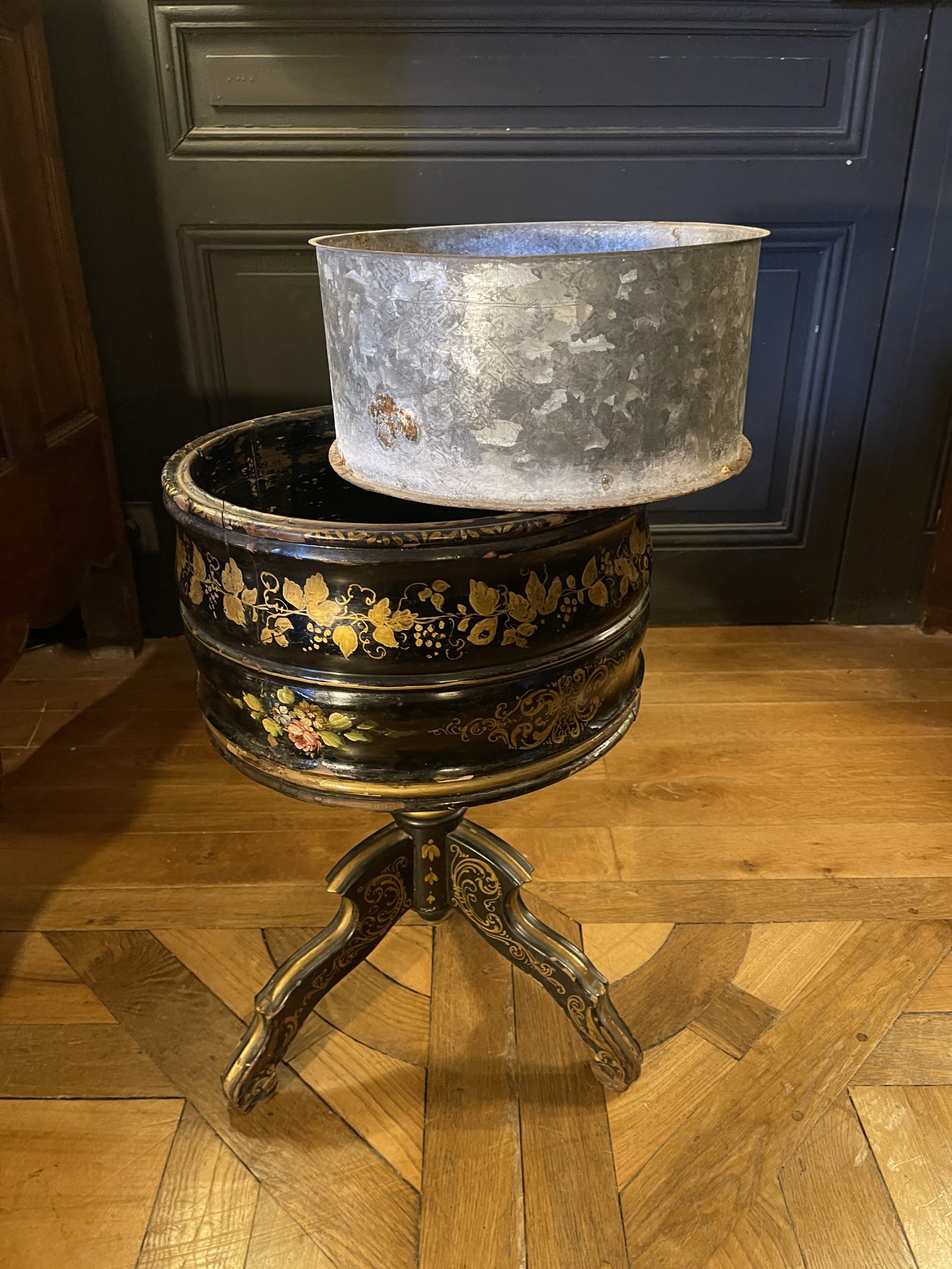 Ponvianne Antiquités jardinière NIII 8