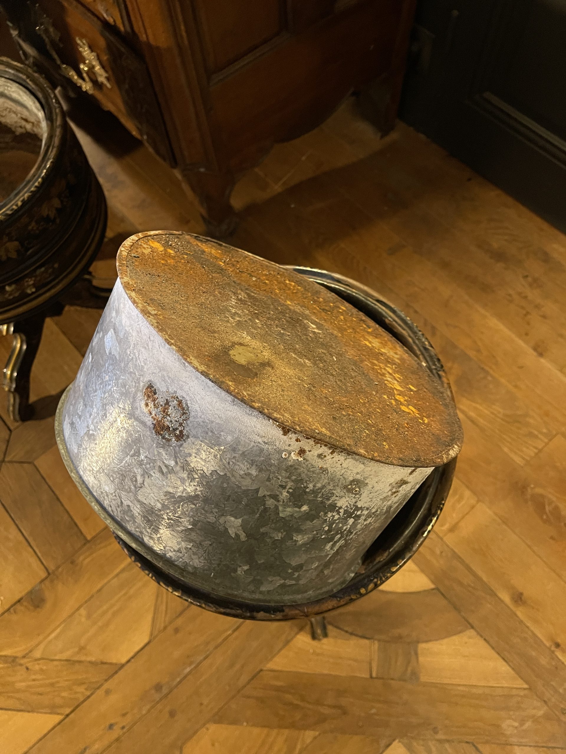 Ponvianne Antiquités jardinière NIII 9
