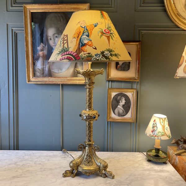 Grande lampe tripode en bronze à décor de dragons XIXème