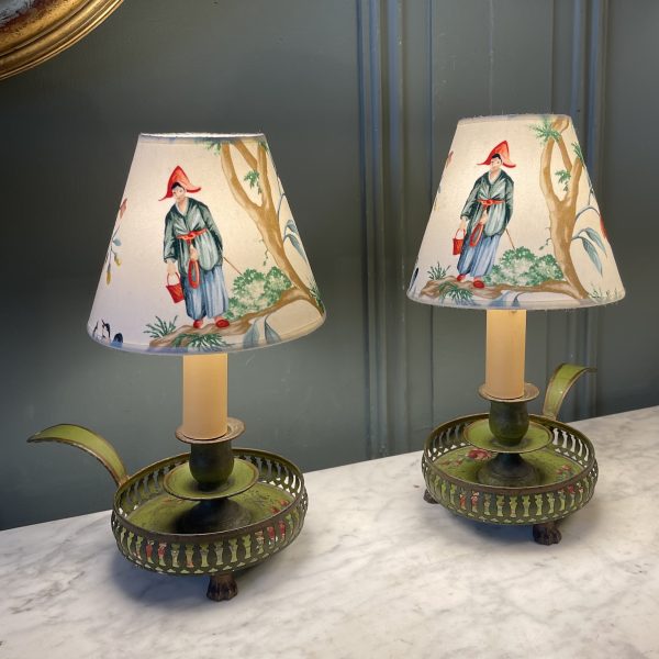 Paire de petites lampes en tôle peinte, hauteur 27  cm
