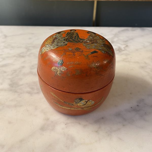 Petite boite à poudre en laque