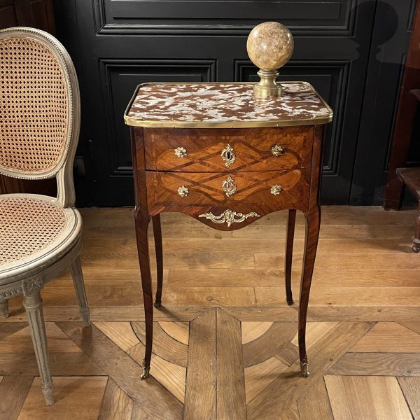 Table chiffonnière en marqueterie Louis XV