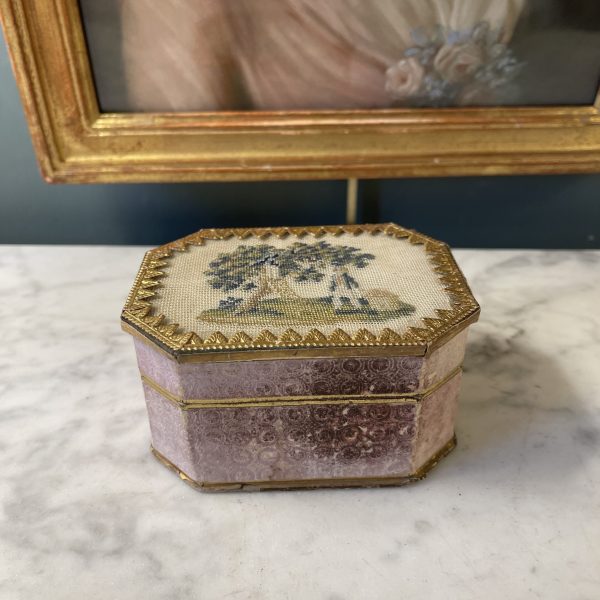 Boite octogonale à confiserie XIXème