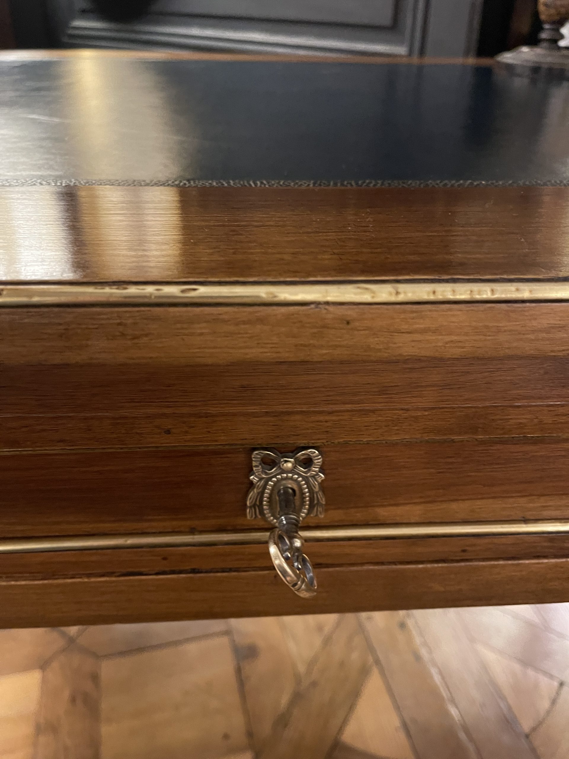 Ponvianne antiquités bureau plat 11