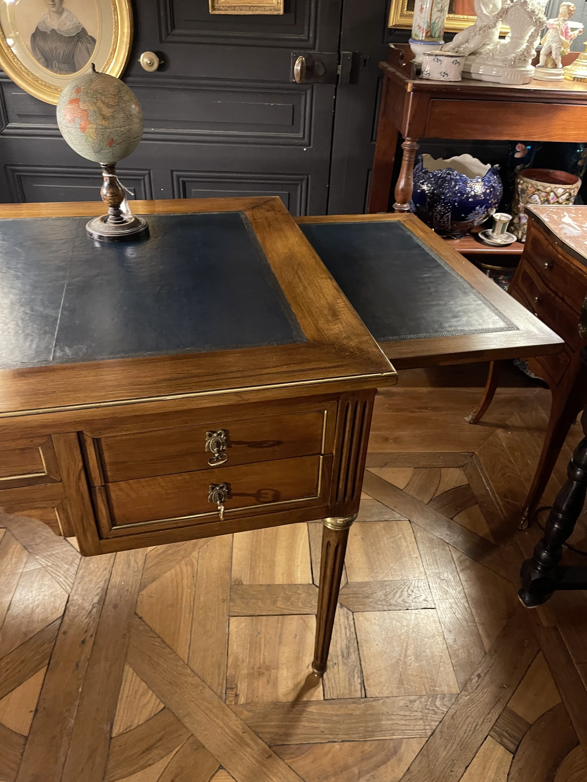 Ponvianne antiquités bureau plat 12