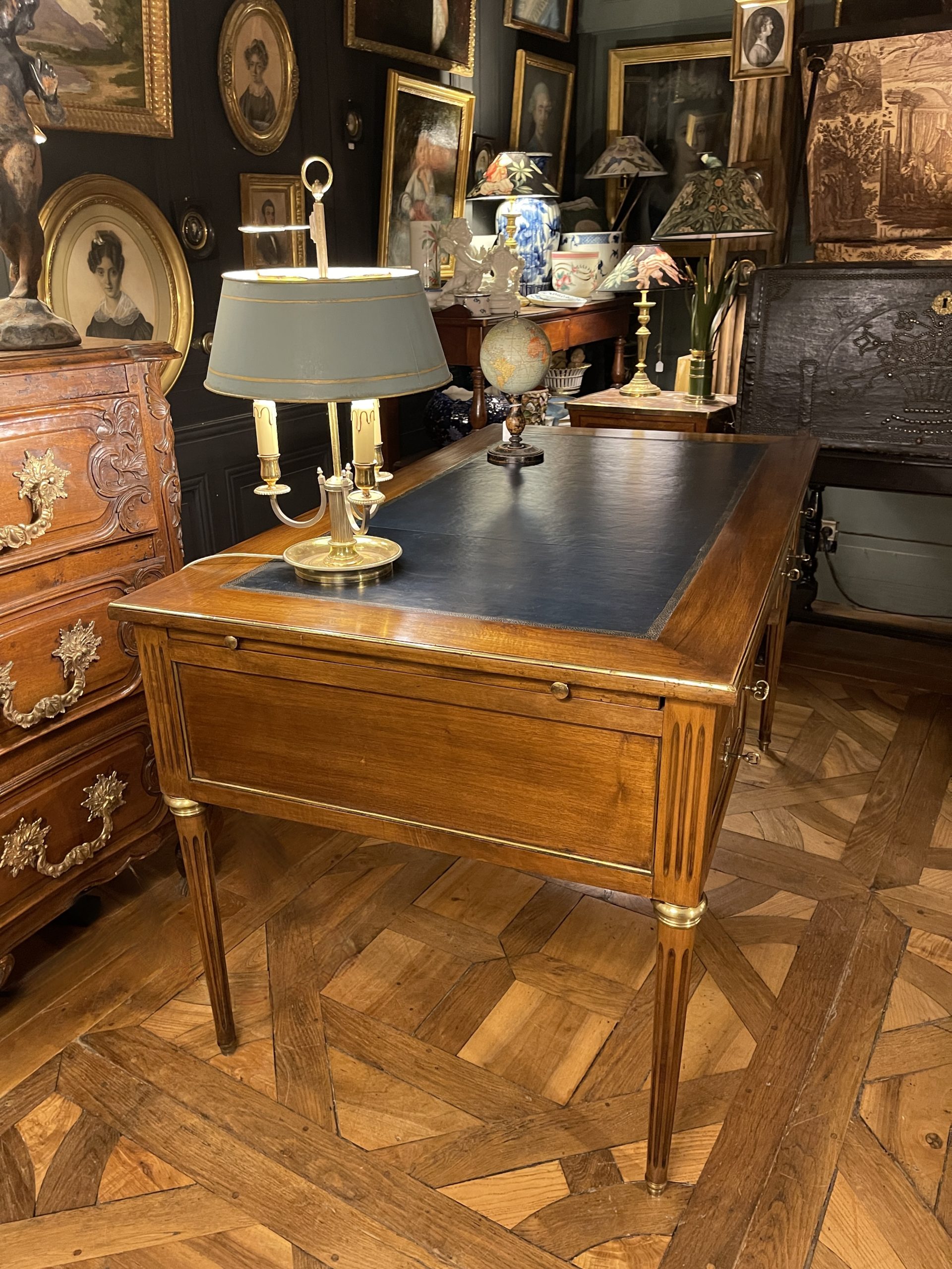 Ponvianne antiquités bureau plat 4