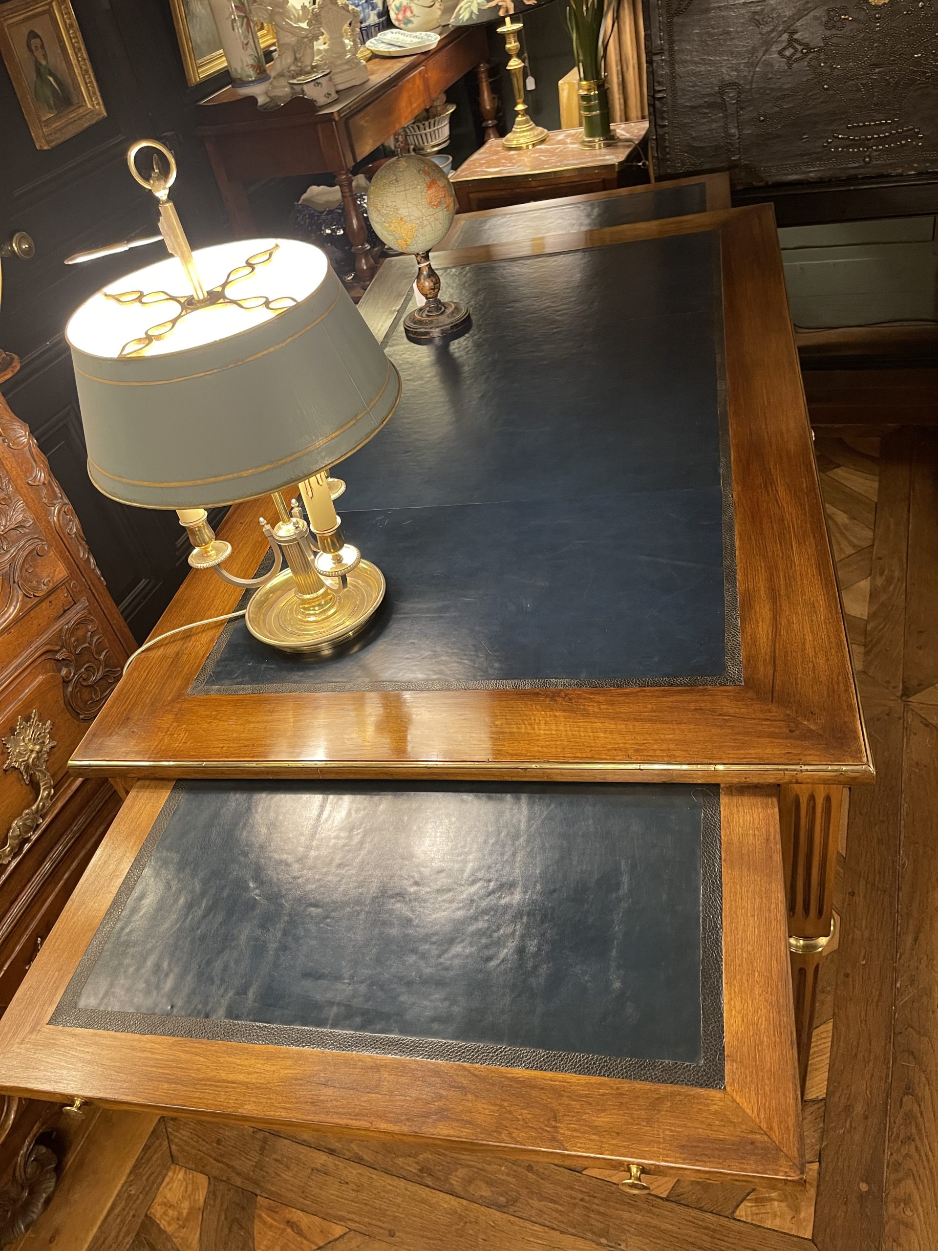 Ponvianne antiquités bureau plat 5