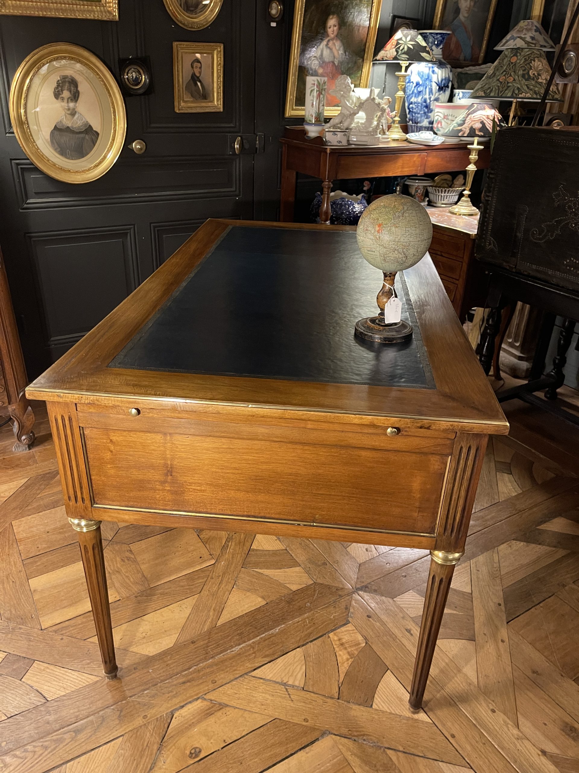Ponvianne antiquités bureau plat 7