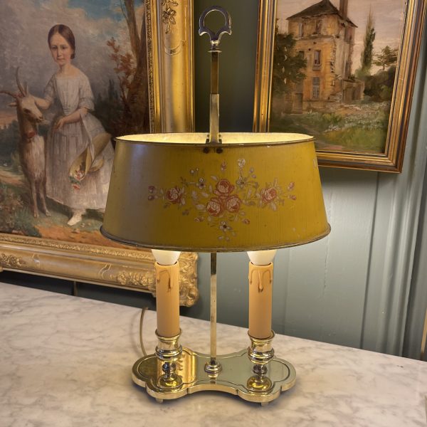 Lampe bouillotte en bronze à décor floral, Hauteur 43 cm