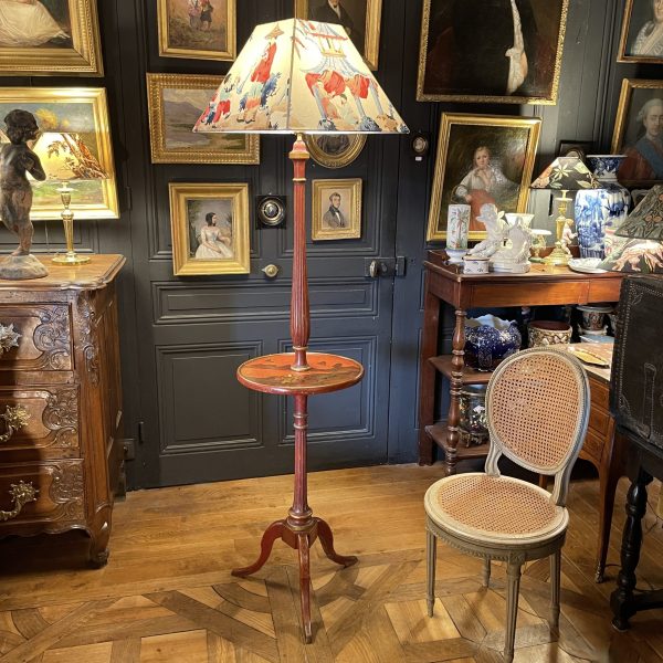 Lampadaire tripode en bois laqué, Hauteur 180 cm