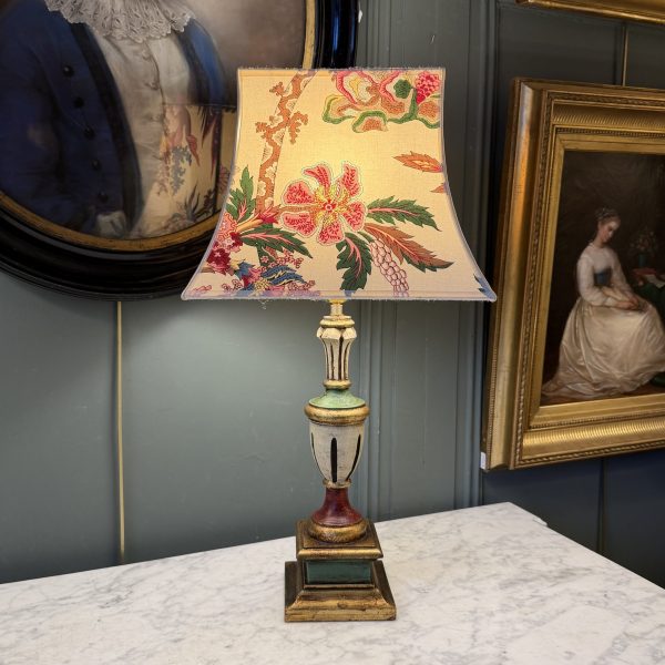 Lampe en bois peint, hauteur 57 cm