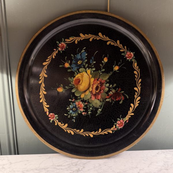 Plateau en tôle peinte à décor floral