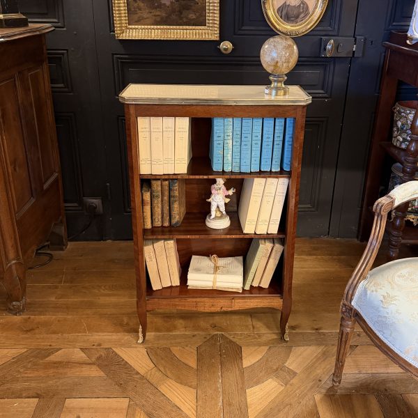 Petit bibus, bibliothèque de style transition, hauteur 89,5 cm