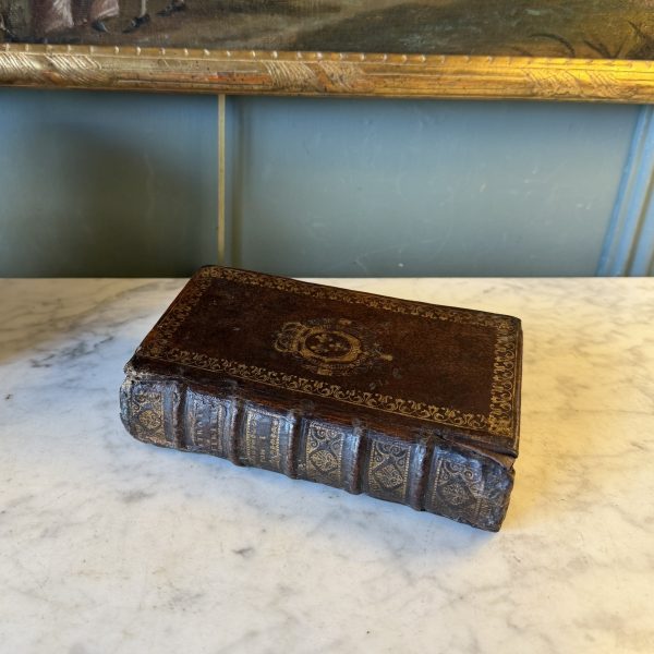 Boîte en faux livre