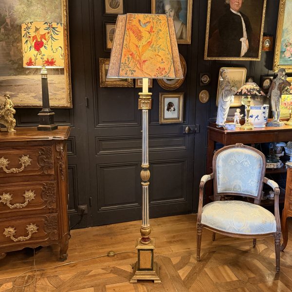 Lampadaire en bois peint, Hauteur 184 cm