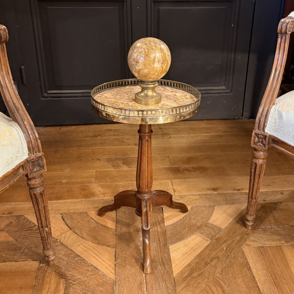 Petit guéridon tripode, Hauteur 45 cm