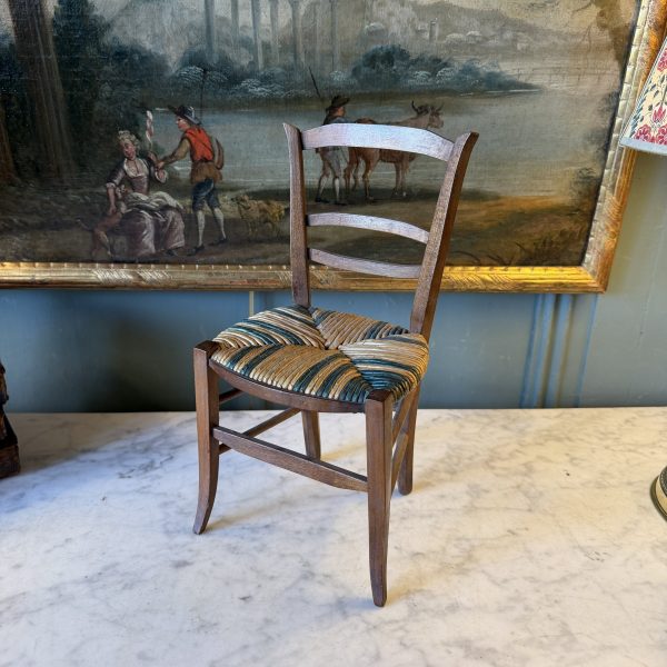 Chaise paillée miniature