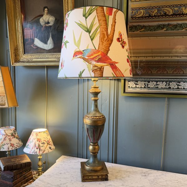 Grande lampe en bois peint, Hauteur 88 cm