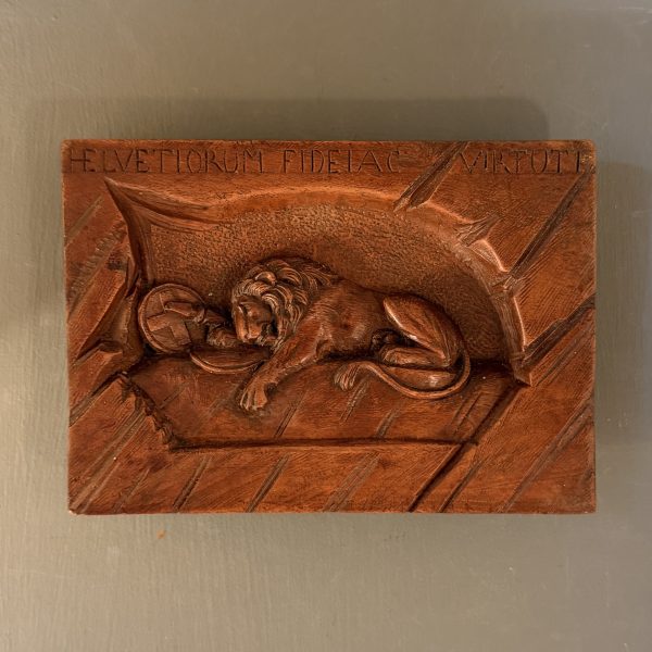 Lion de Lucerne en bois sculpté