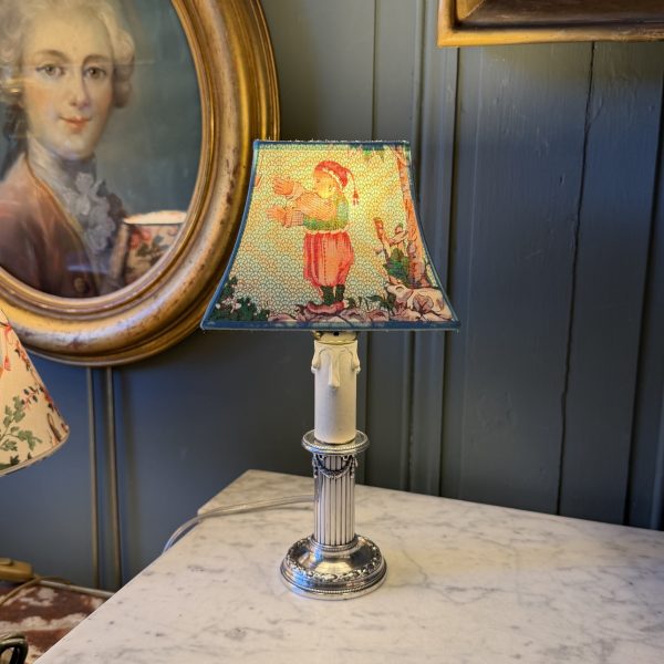 Petite lampe en métal argenté, Hauteur 29 cm