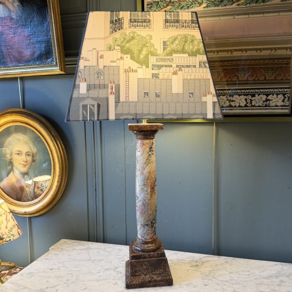 Grande lampe en bois peint, Hauteur 78 cm