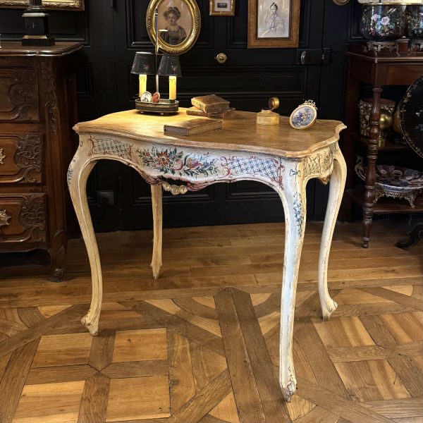 Table de milieu en bois laqué