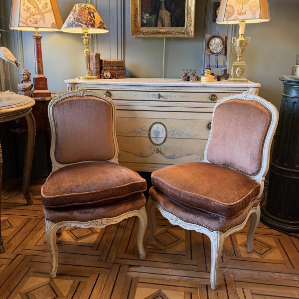 Paire de chaises chauffeuses en bois peint