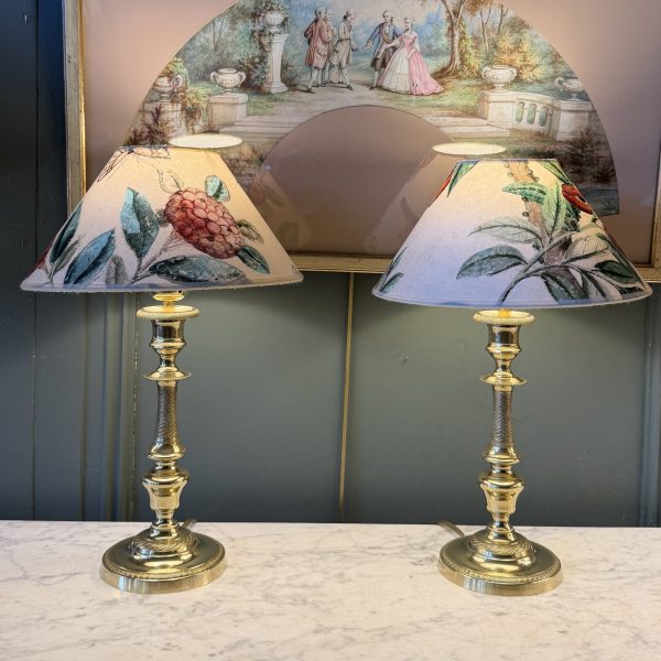 Paire de lampes en bronze ciselé, Hauteur 39 cm