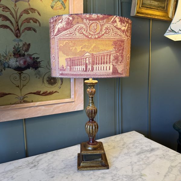 Lampe en bois peint, hauteur 57 cm