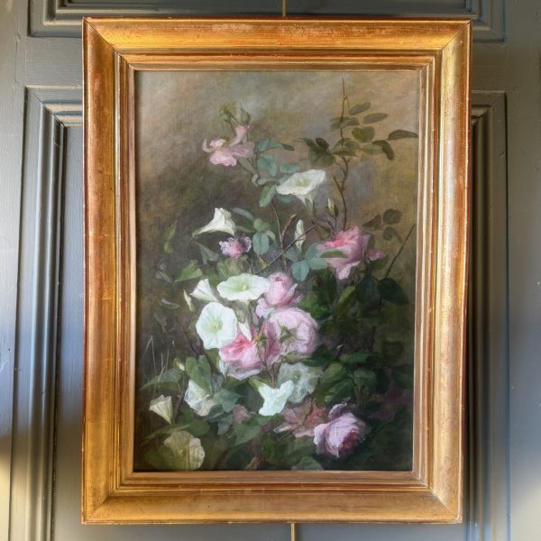 Roses anciennes et liserons en fleurs