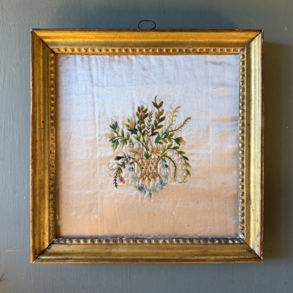 Broderie sur soie à décor floral XIXème
